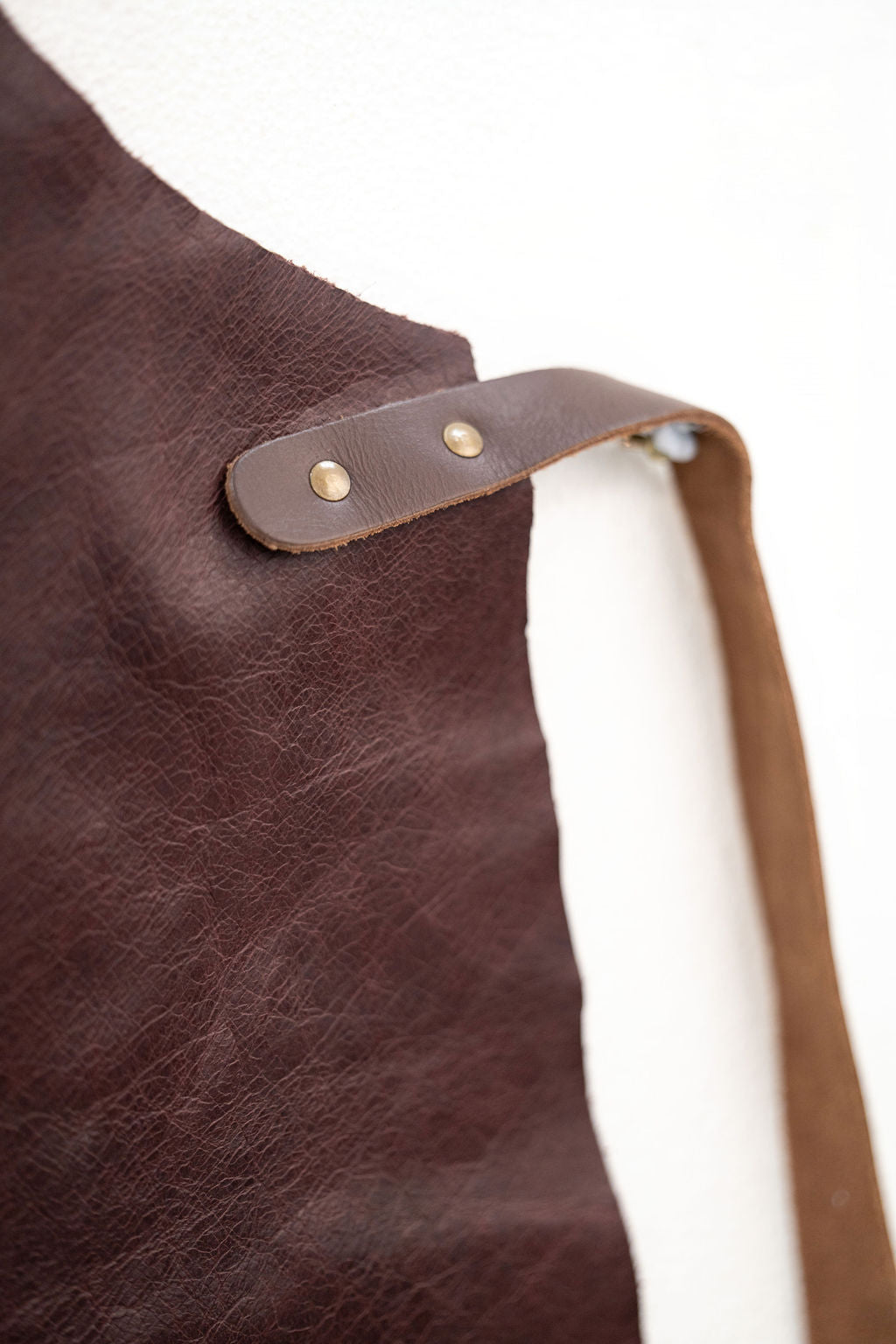 Full coverage espresso brown leather apron for kitchen and craft use