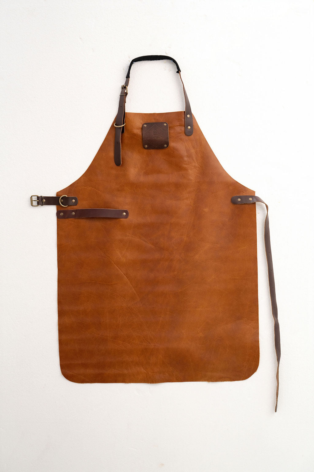 Elegant vintage leather apron saddle brown color for professionals