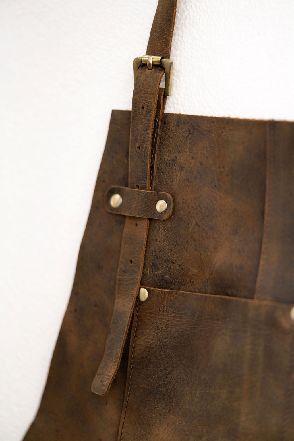 Rugged heavy duty leather apron brown with multi pockets for workshop