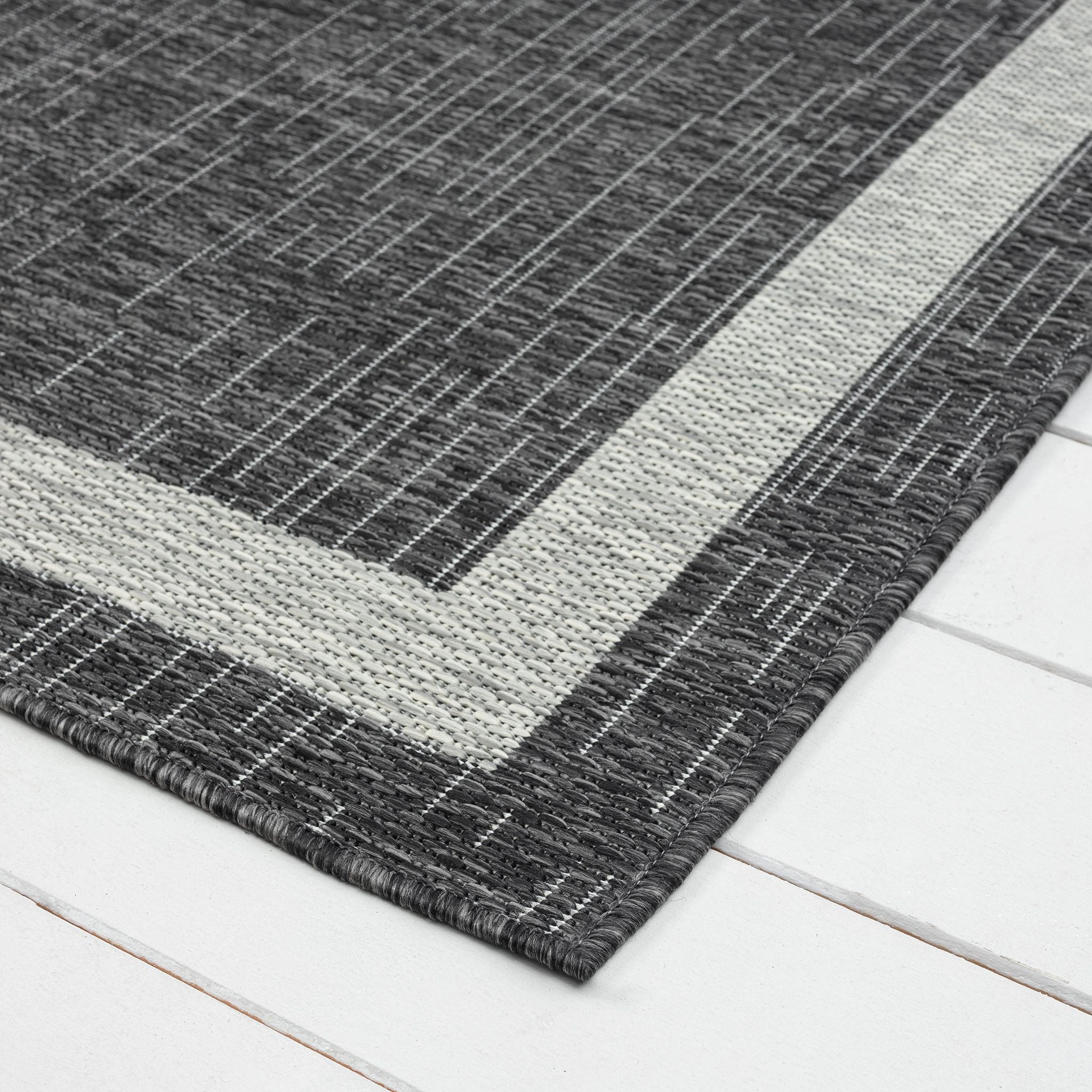 Alfresco 426 Shadow Black Rug - Indoor/Outdoor Style