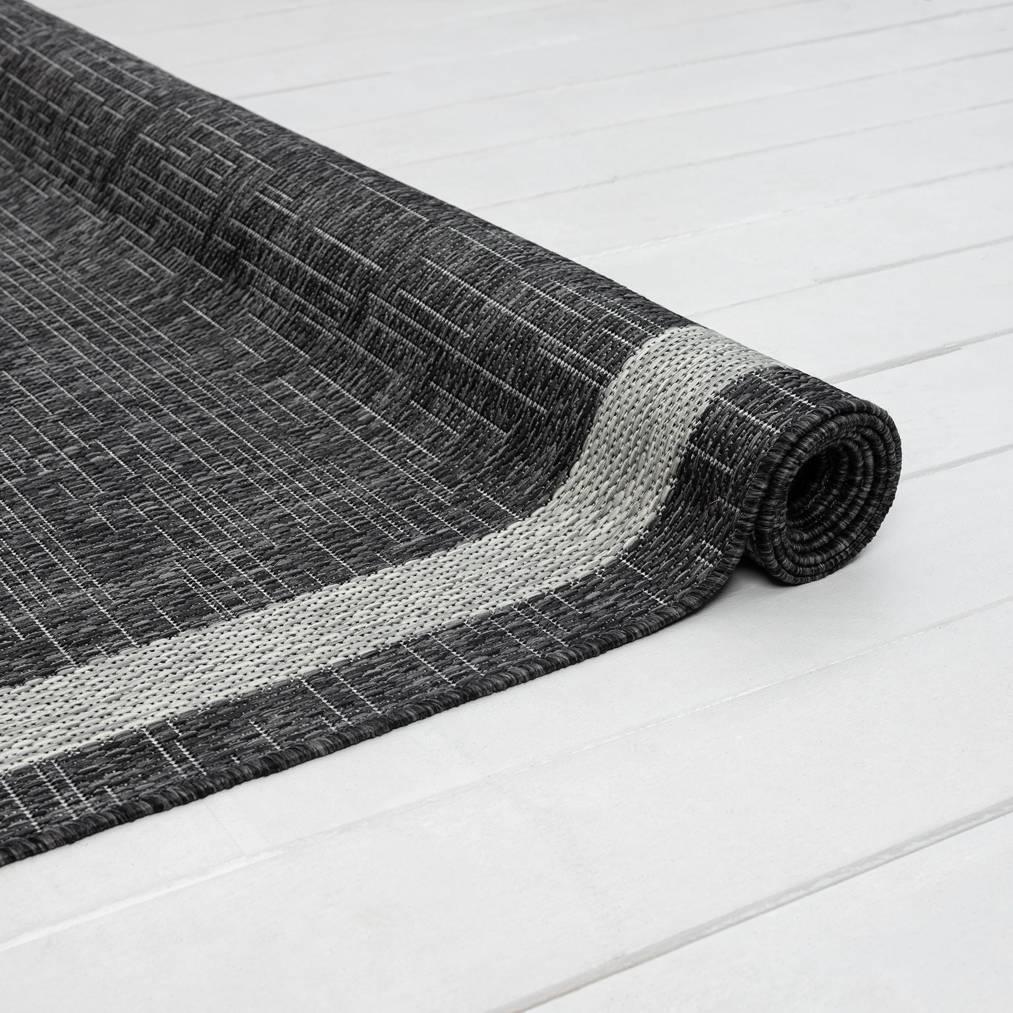 Alfresco 426 Shadow Black Rug - Indoor/Outdoor Style