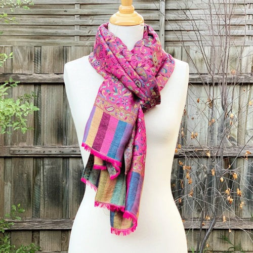Why Are Scarves for Women a Must-Have Fashion Accessory Today?