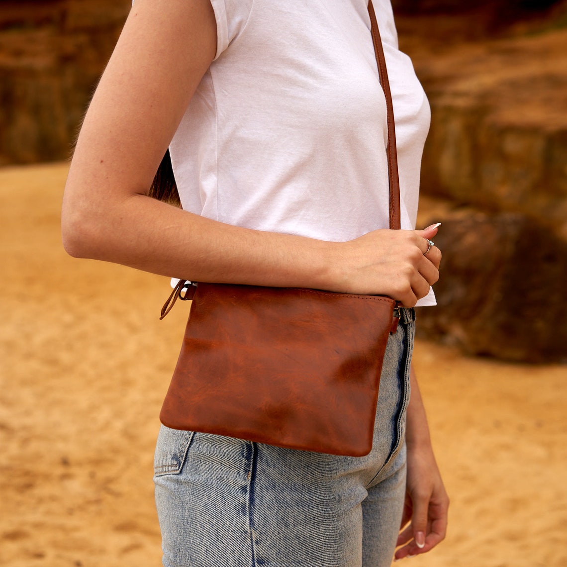 Explorer Leather Messenger Bag - Classic Style