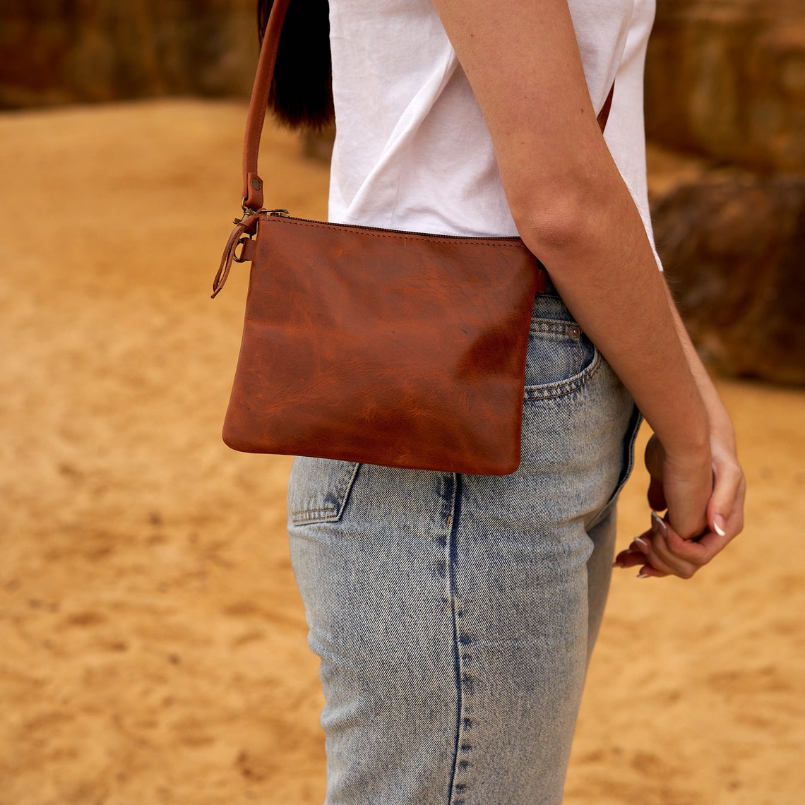 Explorer Leather Messenger Bag - Classic Style